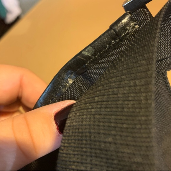 GUCCI BLACK NYLON W/LEATHER TRIM UTILITY STYLE SHOULDER BAG - Picture 13 of 15